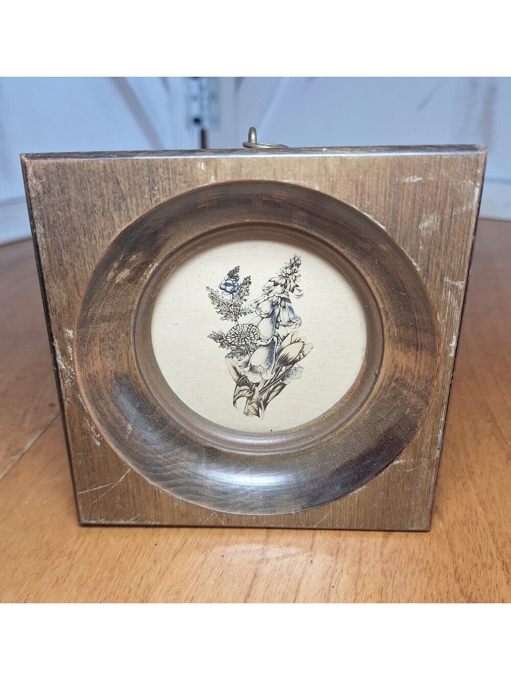 VTG Squared 4.5 X 4.5" Wood Frame with Round Inlay of a Etched Floral Design
